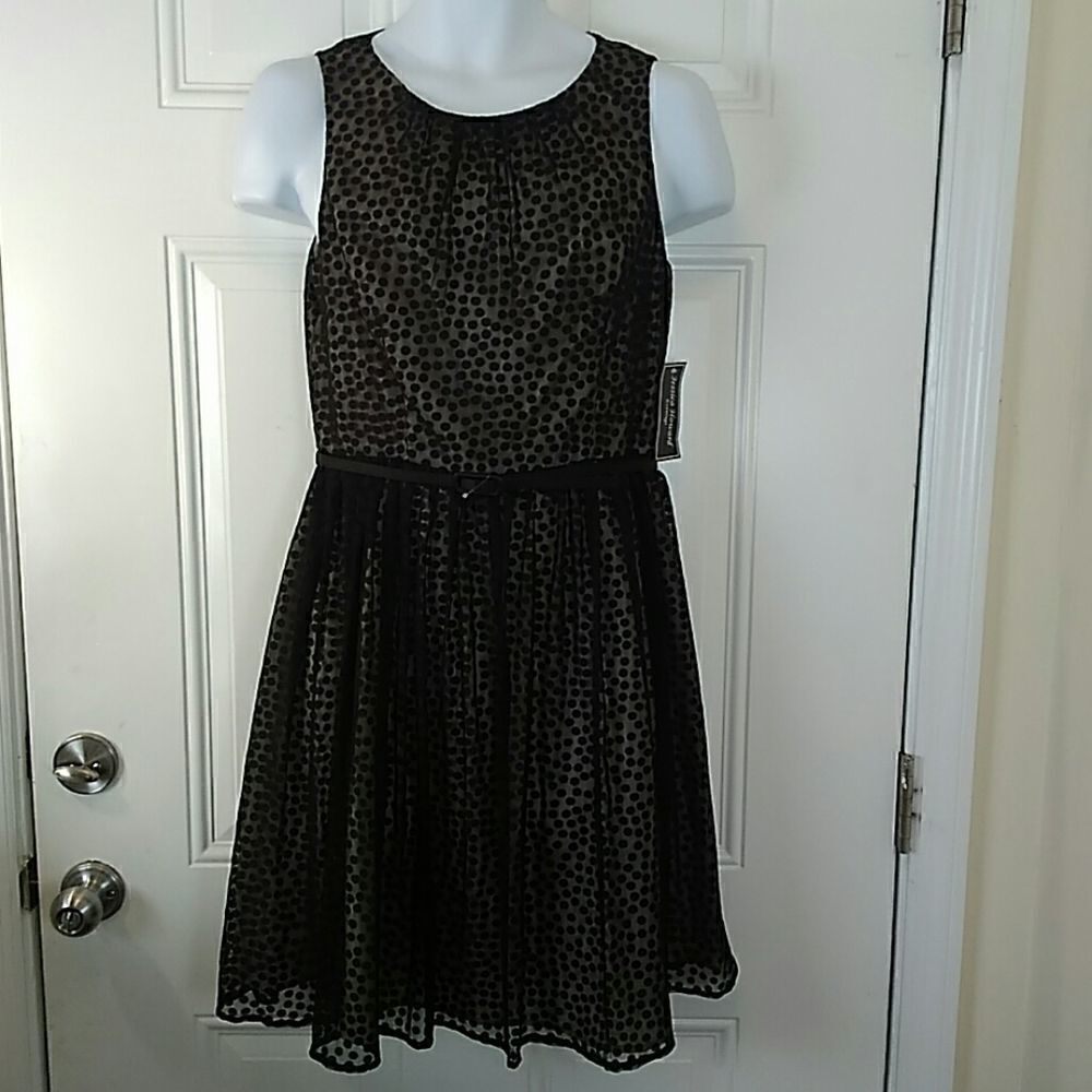 Jessica Howard belted black and nude dress